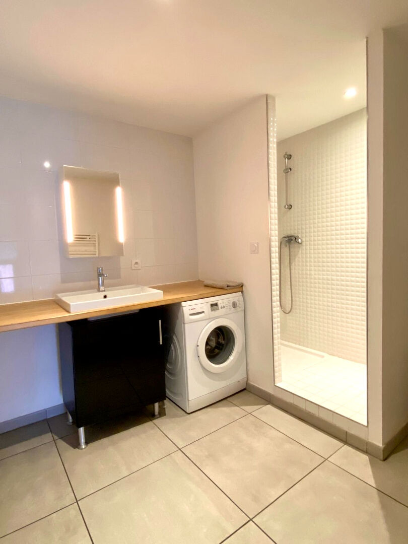 Photo T2 en duplex  en dernier étage à Jeanne d'Arc dans un immeuble de 2015 ! image 4/5