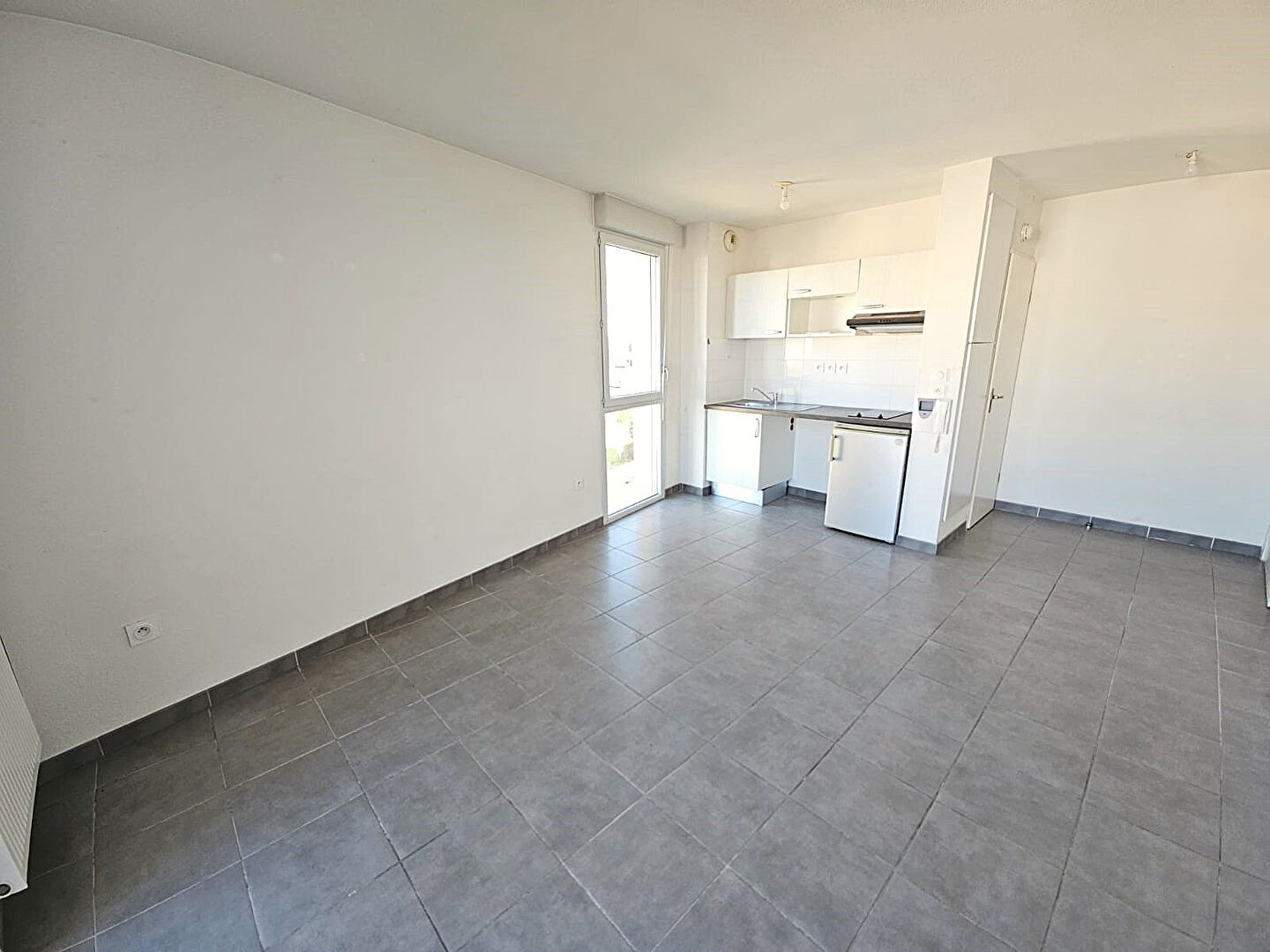 Photo T2  de 42m² avec balcon, pkg en dernier étage Grand Selve Vendu Libre image 2/6