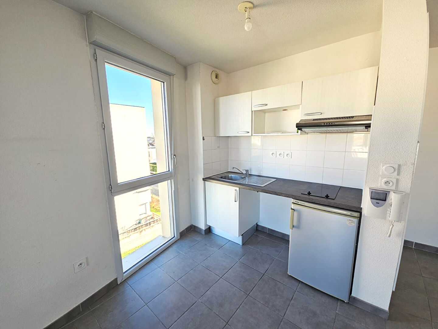Photo T2  de 42m² avec balcon, pkg en dernier étage Grand Selve Vendu Libre image 3/6