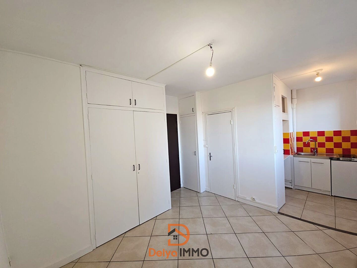 Photo T2 de 31m² en dernier étage  avec vue à 2 min à pied du metro Jolimont ! image 2/6