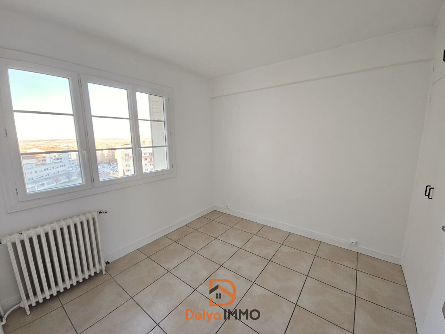 Photo T2 de 31m² en dernier étage  avec vue à 2 min à pied du metro Jolimont ! image 4/6