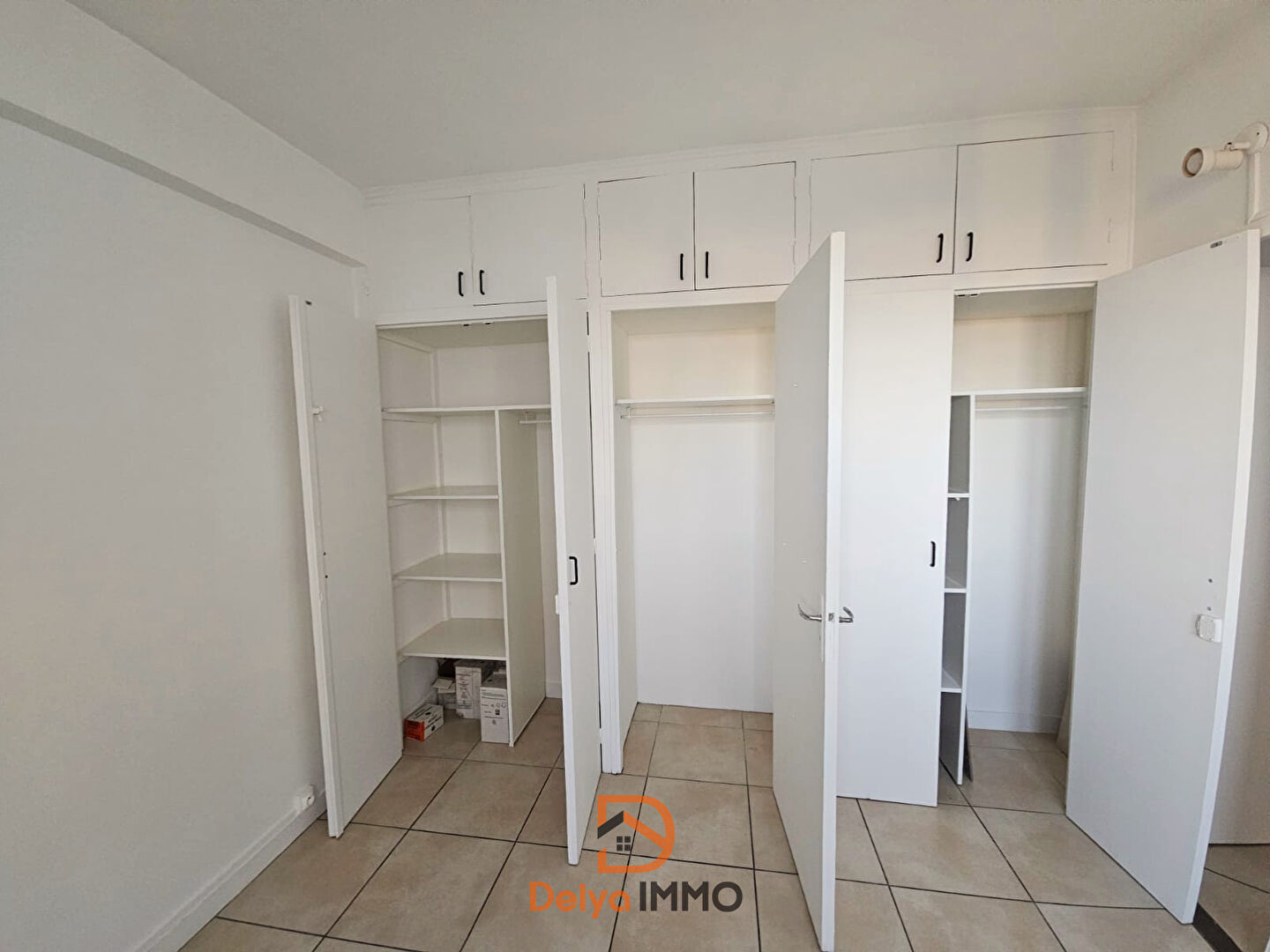 Photo T2 de 31m² en dernier étage  avec vue à 2 min à pied du metro Jolimont ! image 5/6