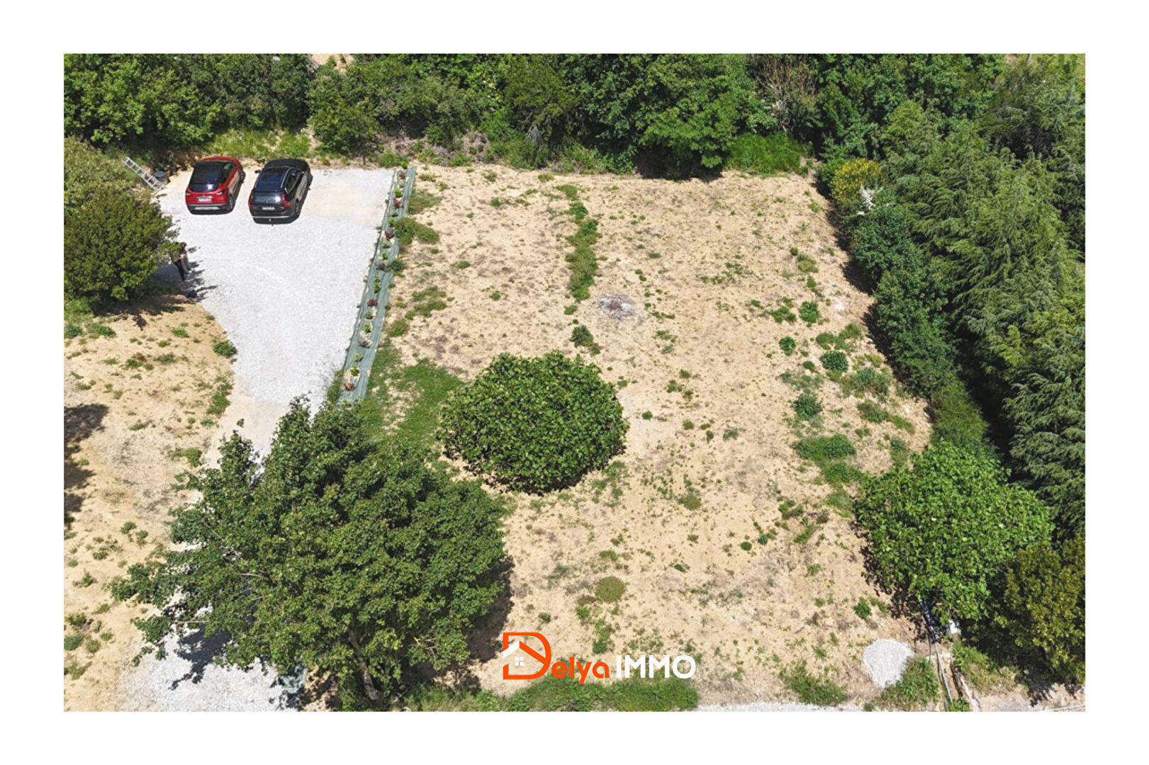 Rare sur Ayguesvives : terrain plat et viabilisé 800m²