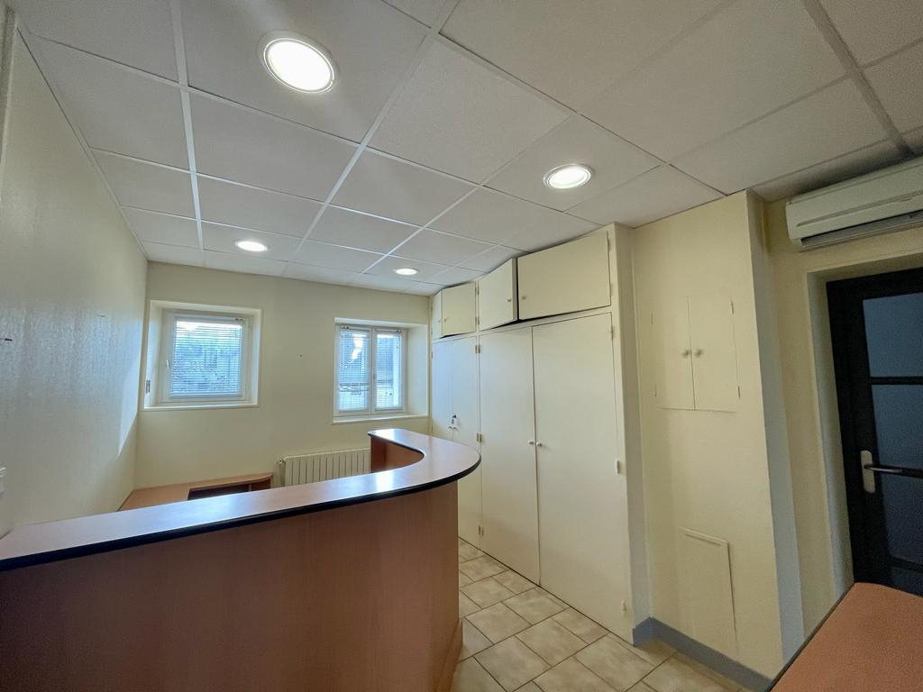 Photo LOCAL COMMERCIAL - BUREAUX - MAISON - CENTRE VILLE image 3/6