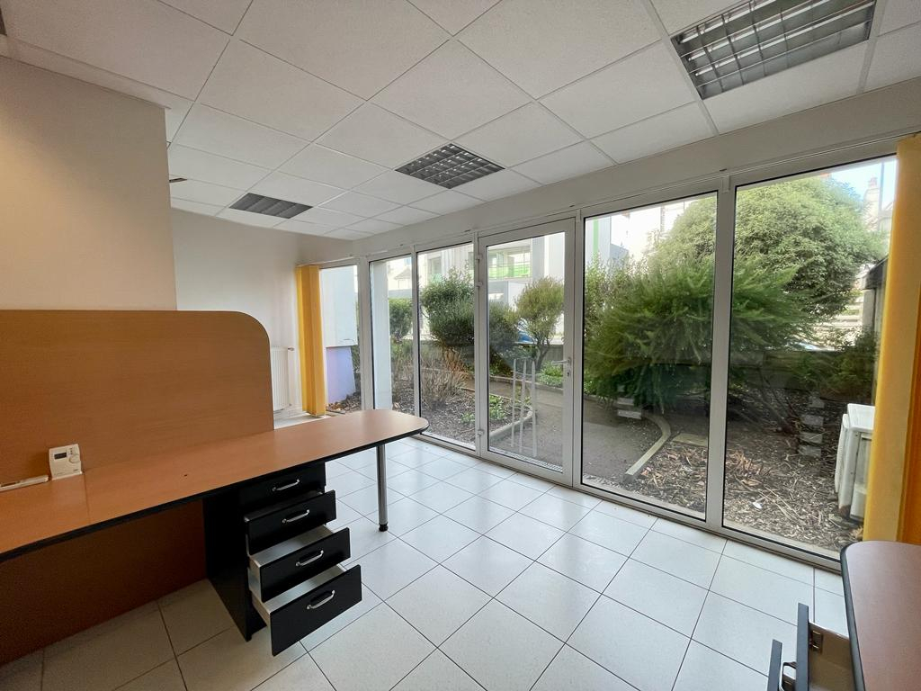 Photo LOCAL COMMERCIAL - BUREAUX - MAISON - CENTRE VILLE image 4/6