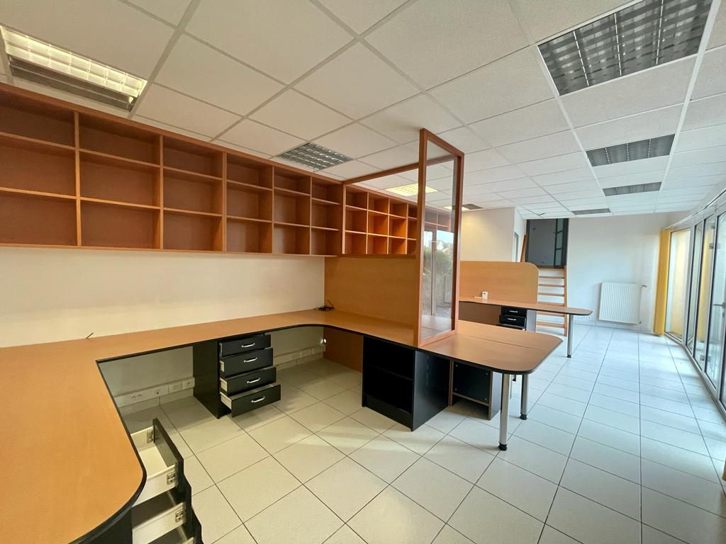 Photo LOCAL COMMERCIAL - BUREAUX - MAISON - CENTRE VILLE image 5/6