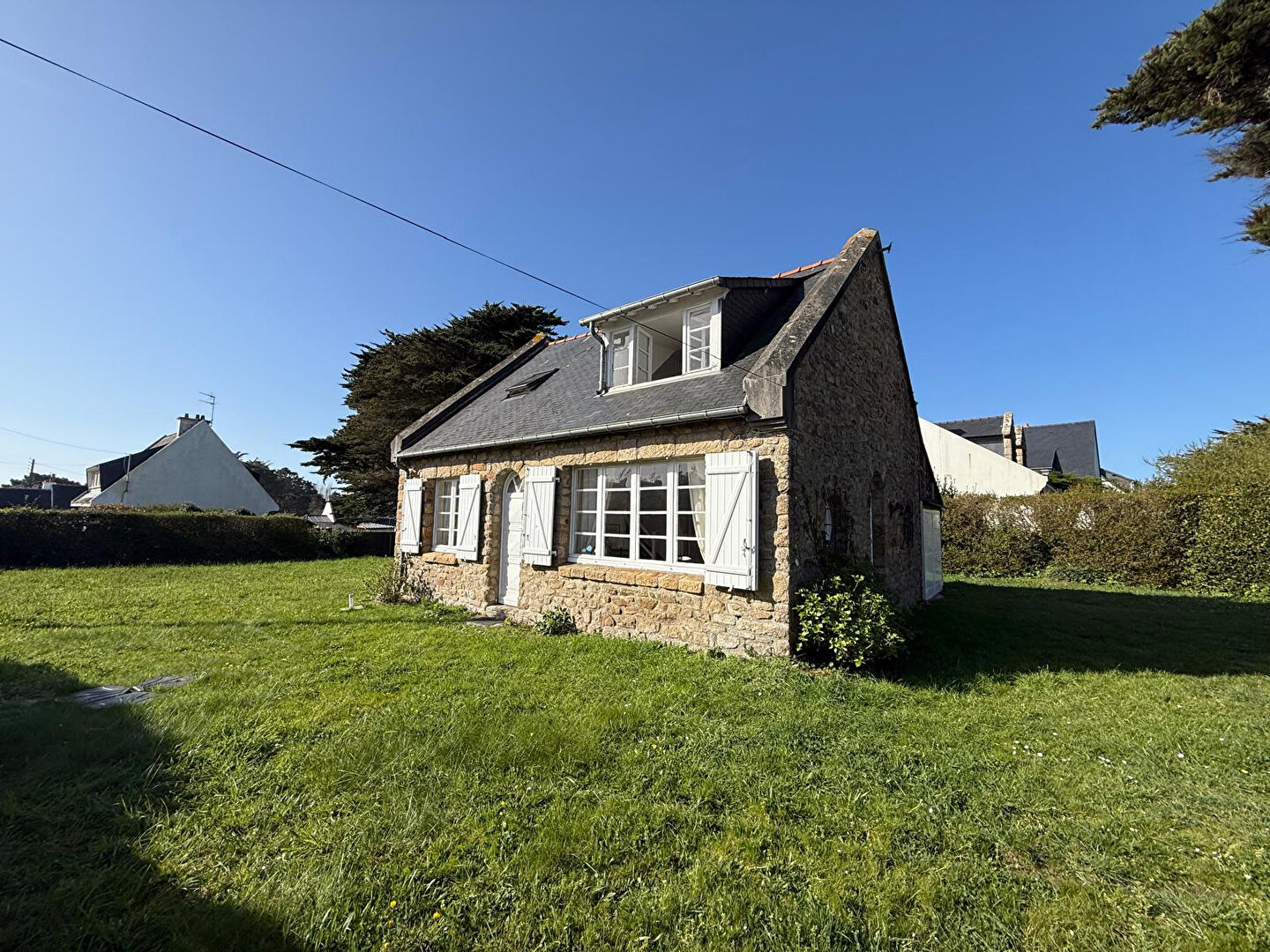 Photo MAISON EN PIERRE A RENOVER KERBOURGNEC AVEC GRAND TERRAIN A 50M DE LA  PLAGE image 3/6