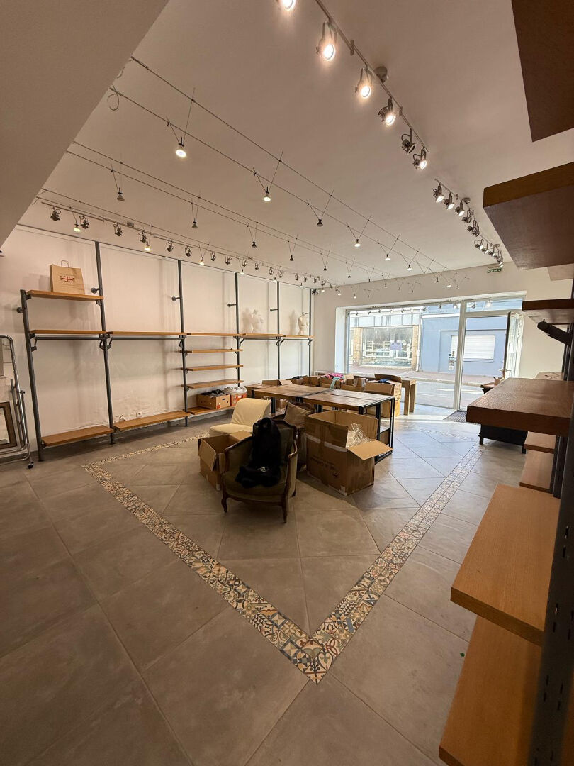 LOCAL COMMERCIAL 83M2 HYPER CENTRE