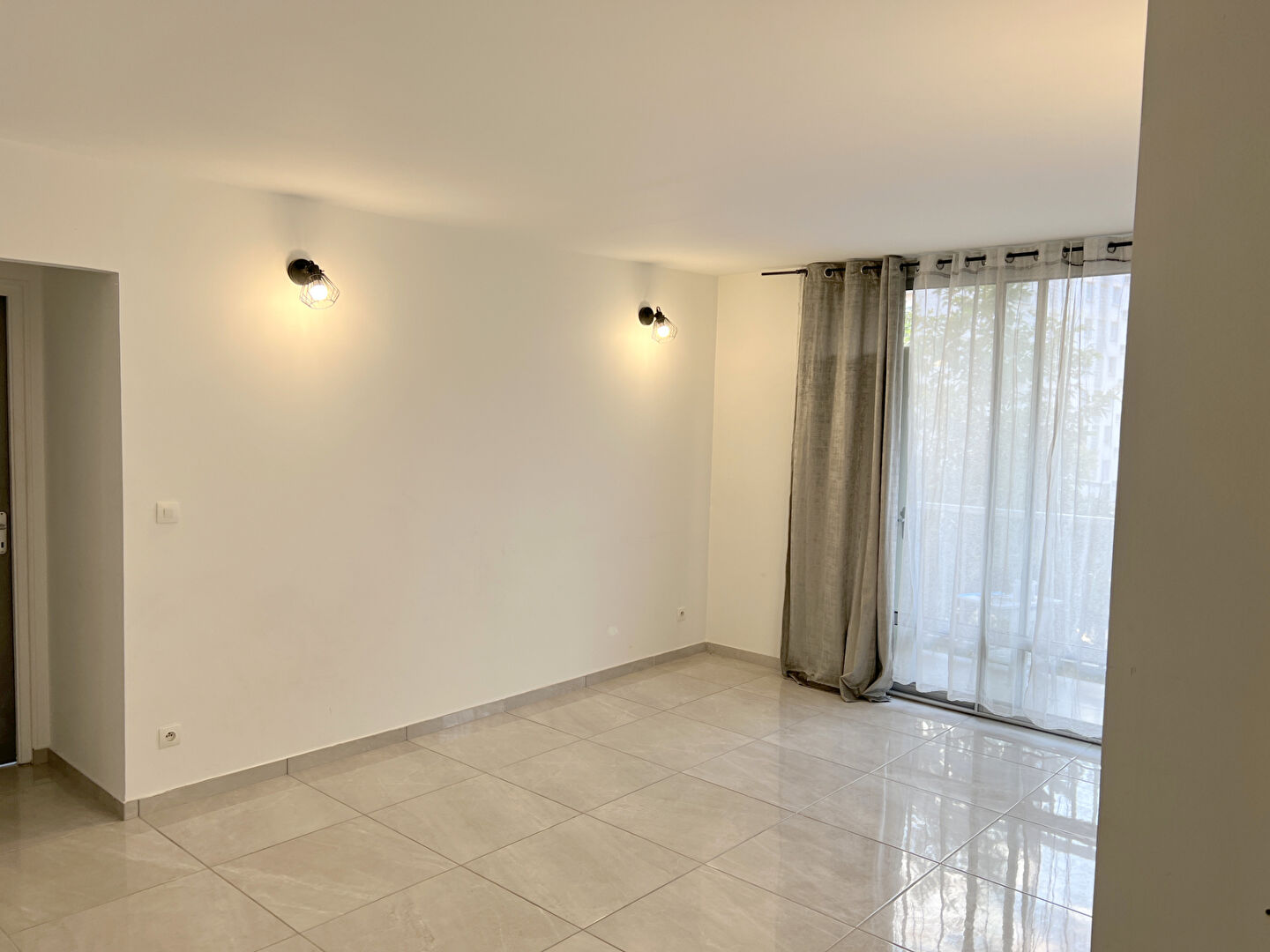 Appartement T3 à Villeurbanne  Metro Flachet de 66 m²
