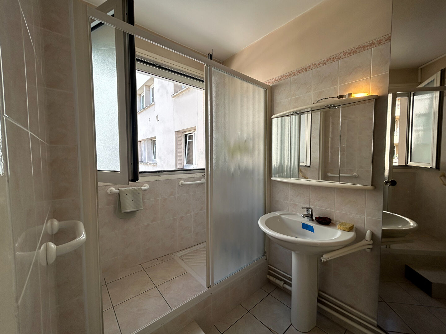 Photo Appartement 3 pièces de 71 m² à Lyon 08 image 2/6