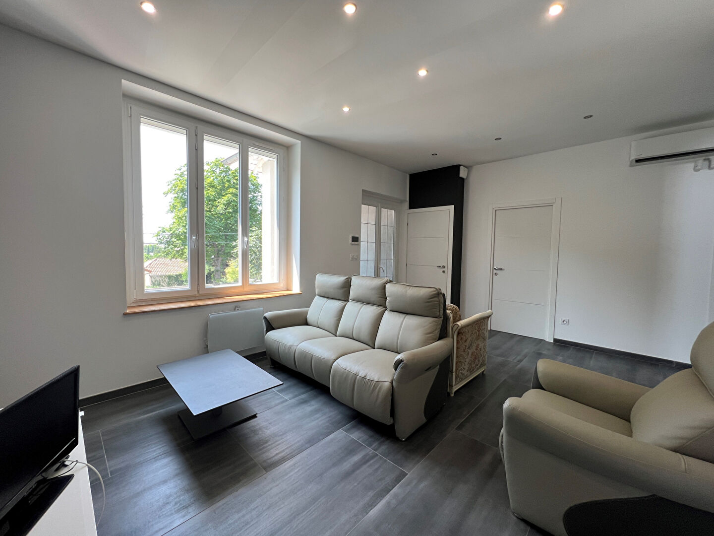 Photo MAISON / VILLA T11 À FEYZIN DE 800 M² FEYZIN (69320) image 4/6