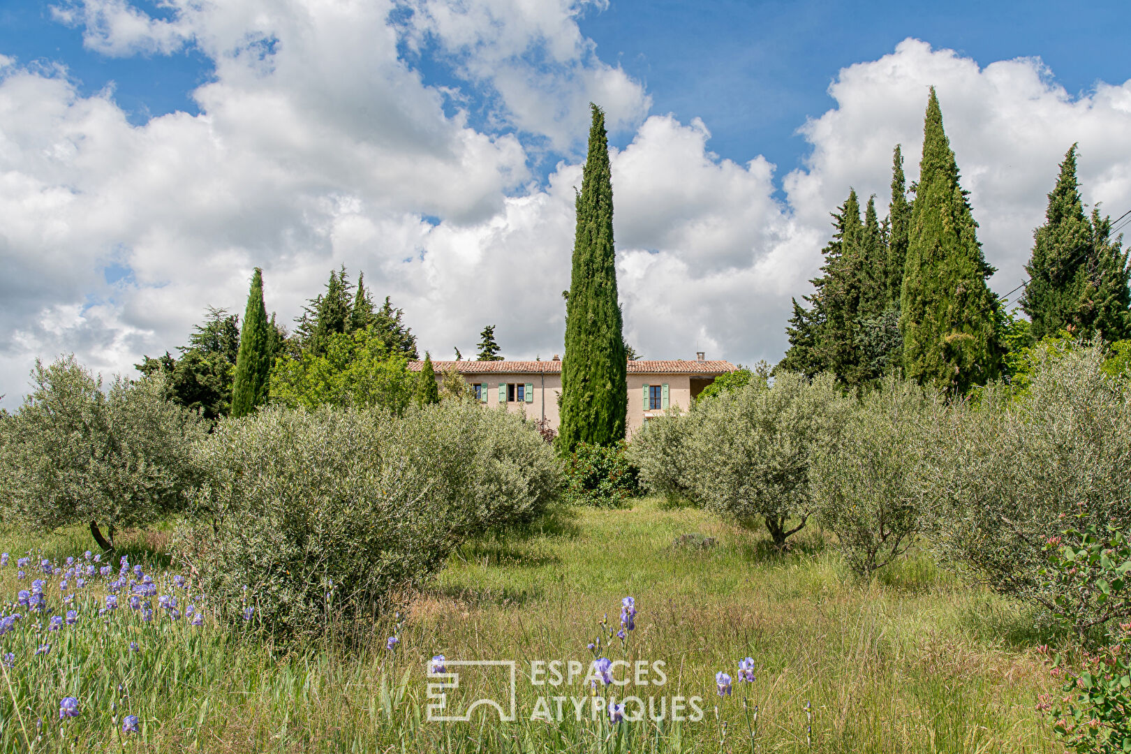 Bastide du XVIIIe siècle et son activité d'accueil en exploitation - Montagne de Lure