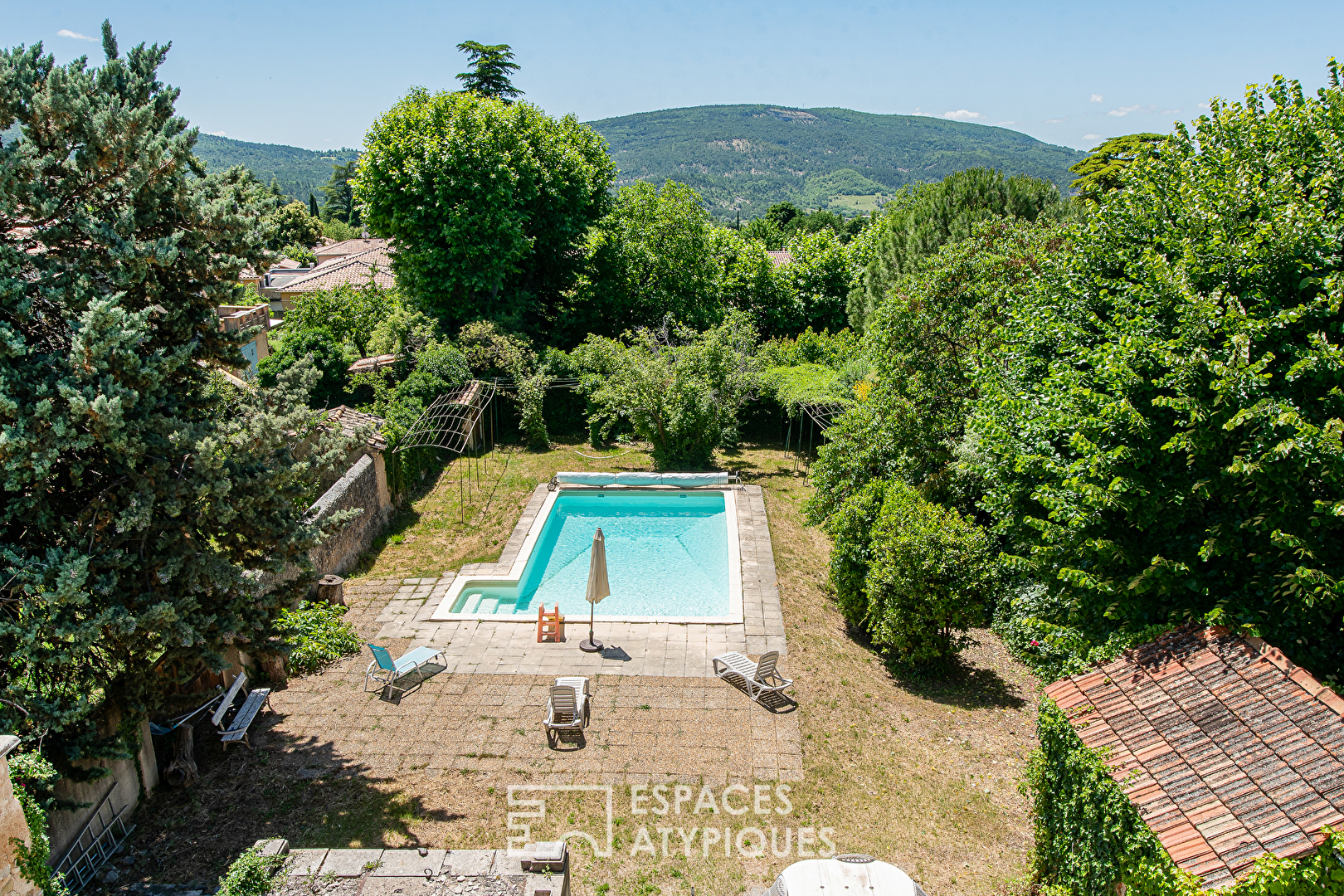 Château de village à réinventer, au pied de la montagne de Lure