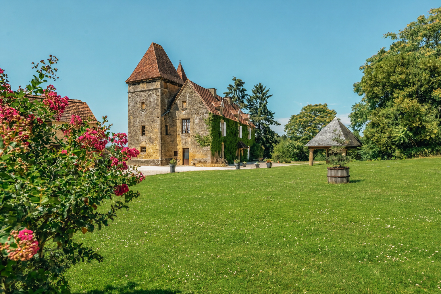 Demeure de prestige Marcillac Saint Quentin 19 pièces 585 m2