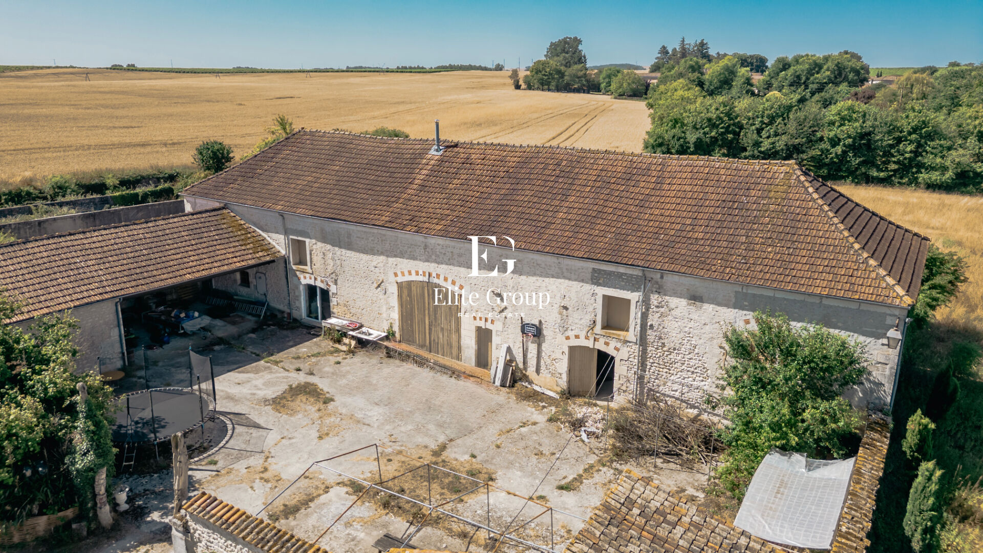 A VENDRE - GRANGE A RENOVER - GENAC-BIGNAC - 300M2
