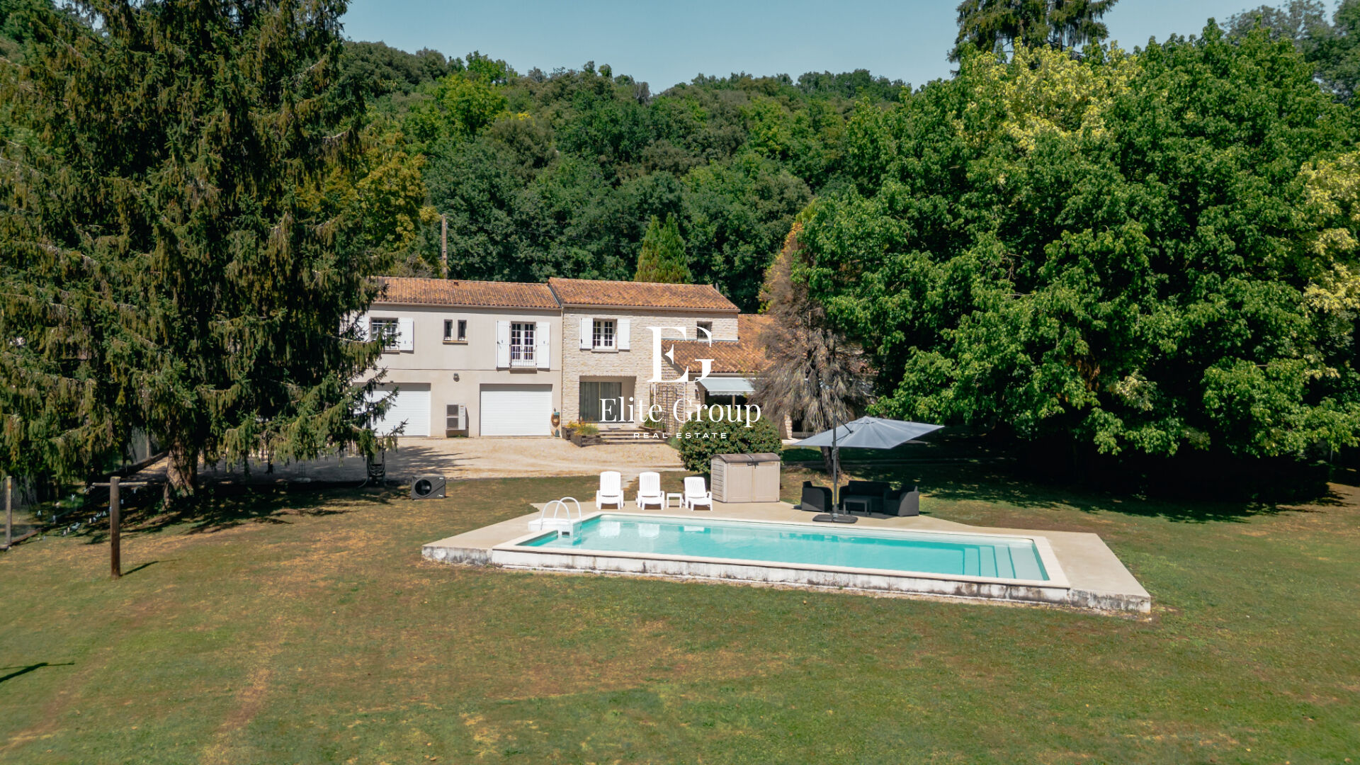 SUPERBE DEMEURE EN PIERRE SUR PUYMOYEN