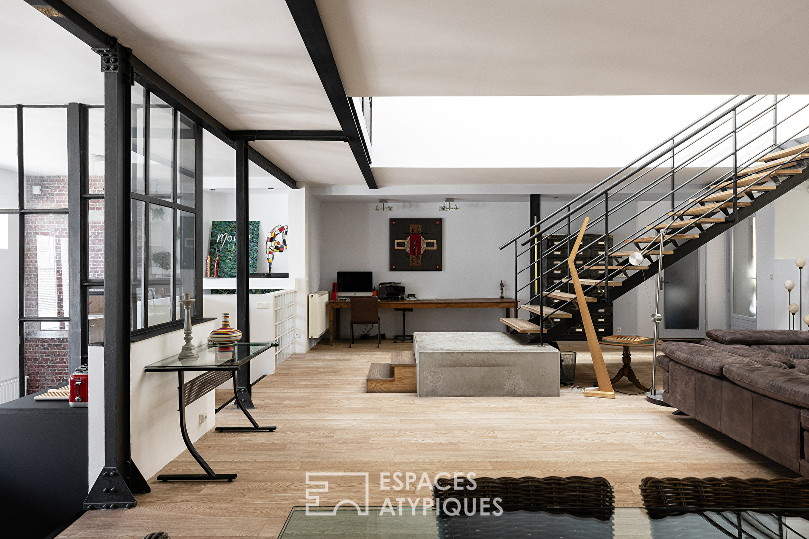Ancienne imprimerie réhabilitée en loft contemporain sur les boulevards