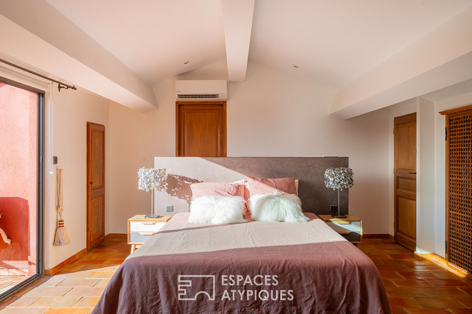 Maison d'architecte rénovée avec échappée mer