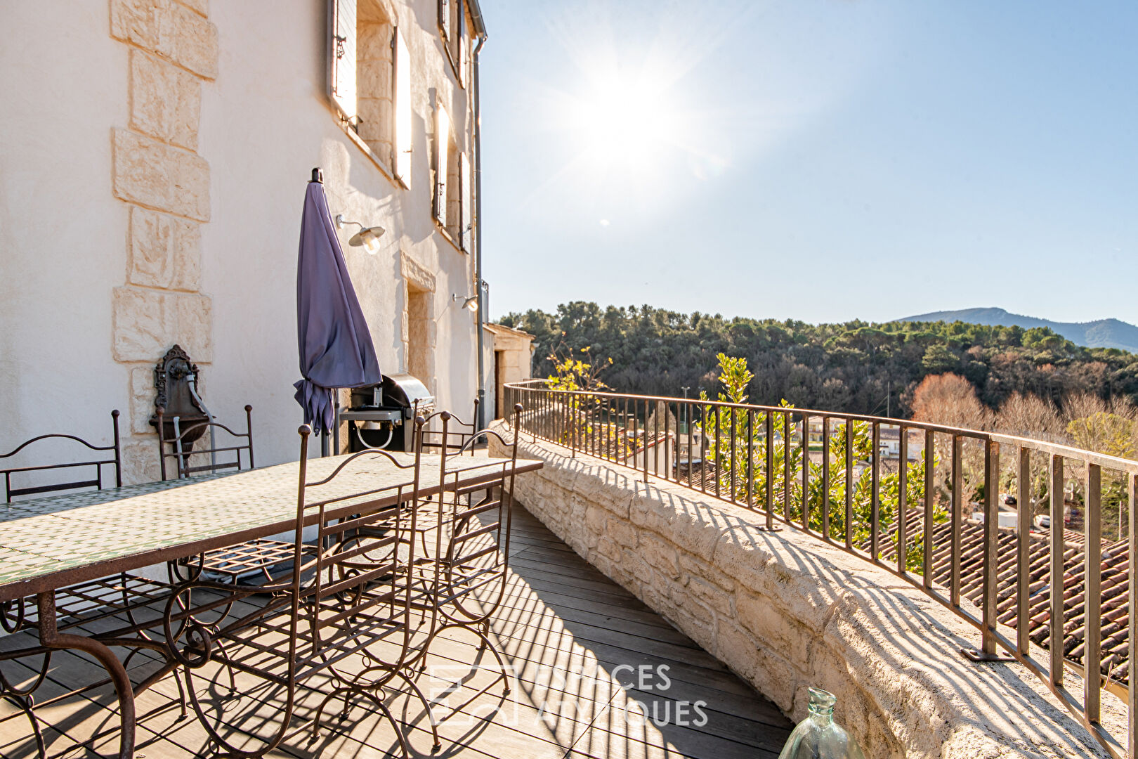 Maison de village rénovée avec terrasse panoramique et studio indépendant