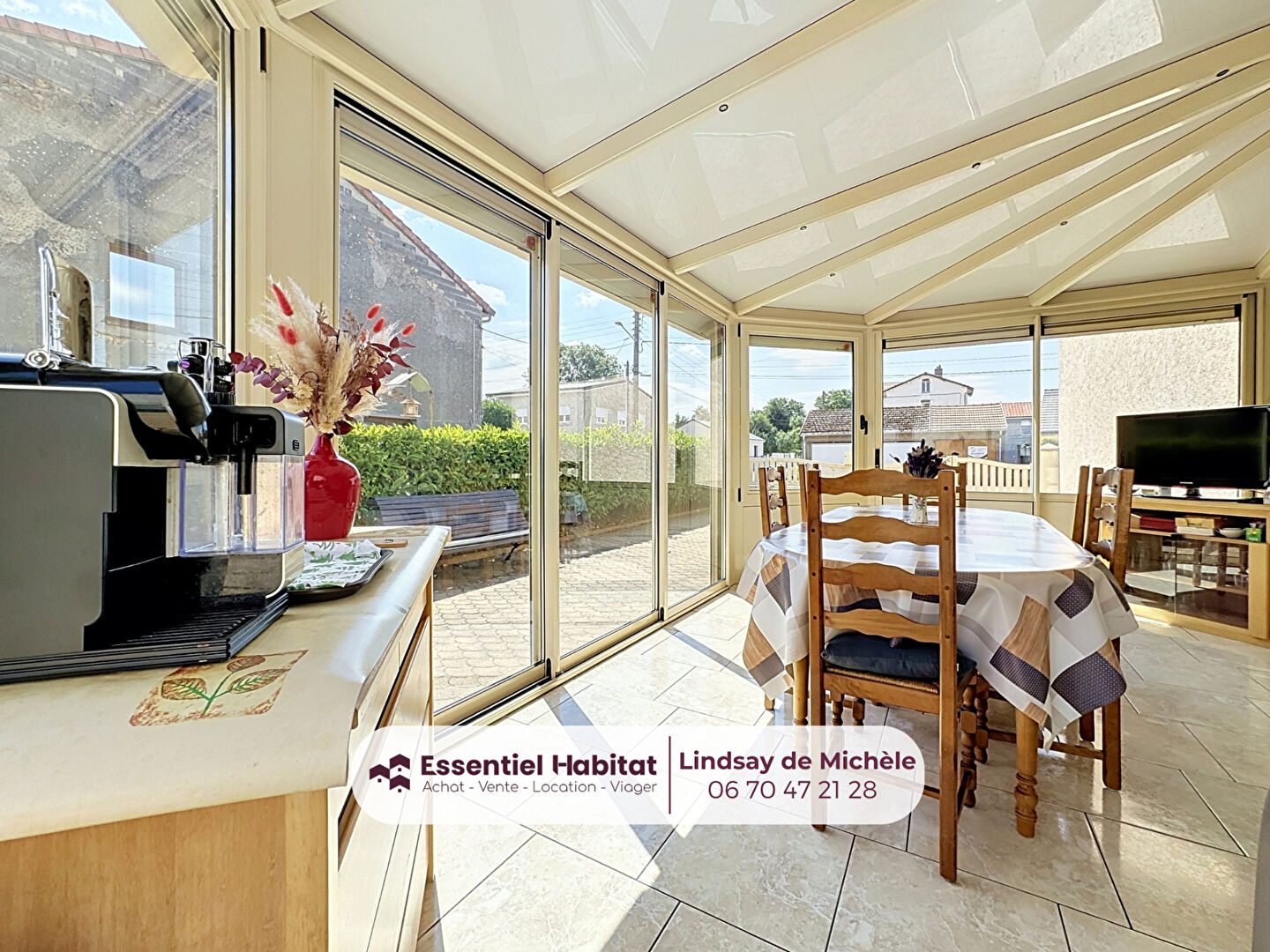 Maison individuelle de 167m² avec garage et véranda à LANDRES