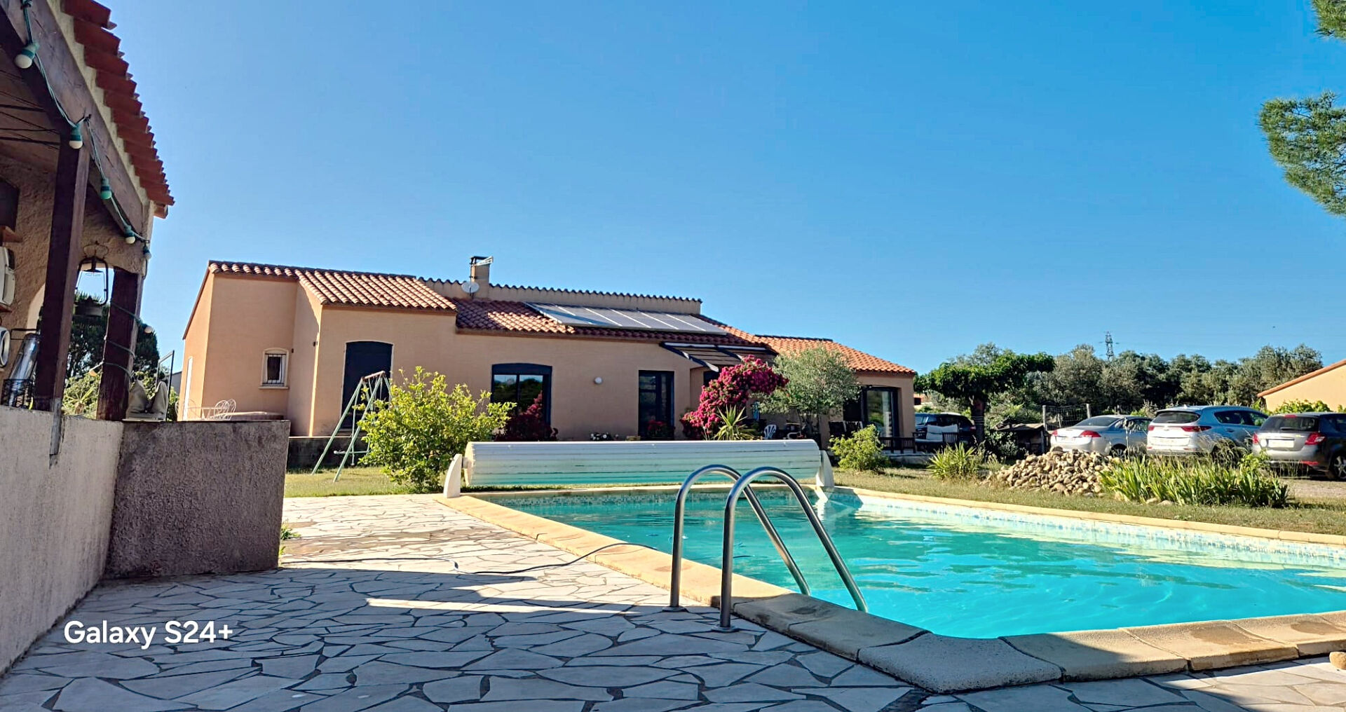 Photo Villa 4 faces de plain-pied, 5 pièces avec piscine, sur 1500m² de parcelle. image 2/6