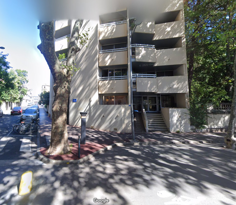 Photo LOCAL PROFESSIONNEL DANS CENTRE MEDICAL - BOUTONNET image 1/6