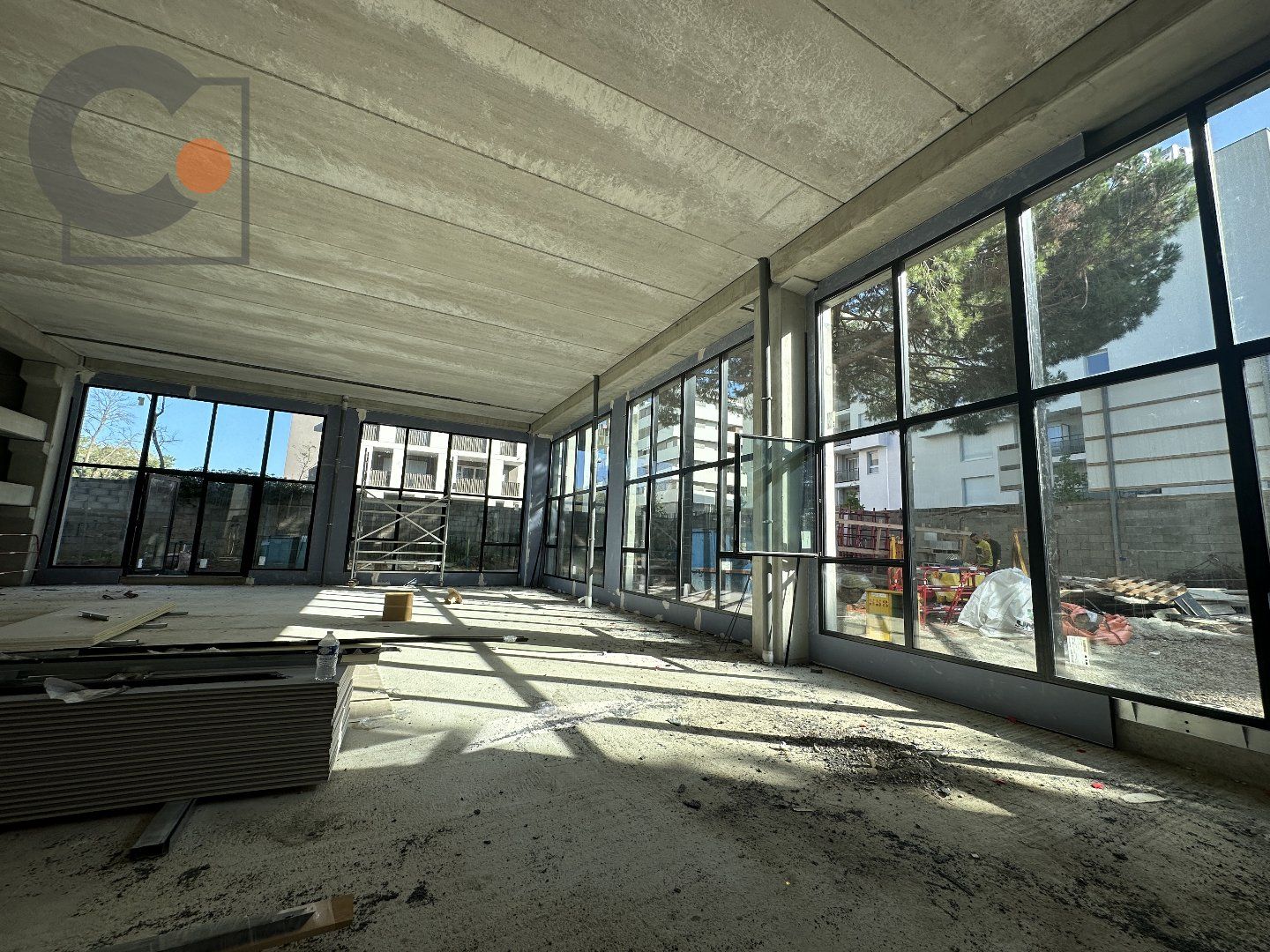 Photo Bureau en zone franche livrée en 2024 image 4/5