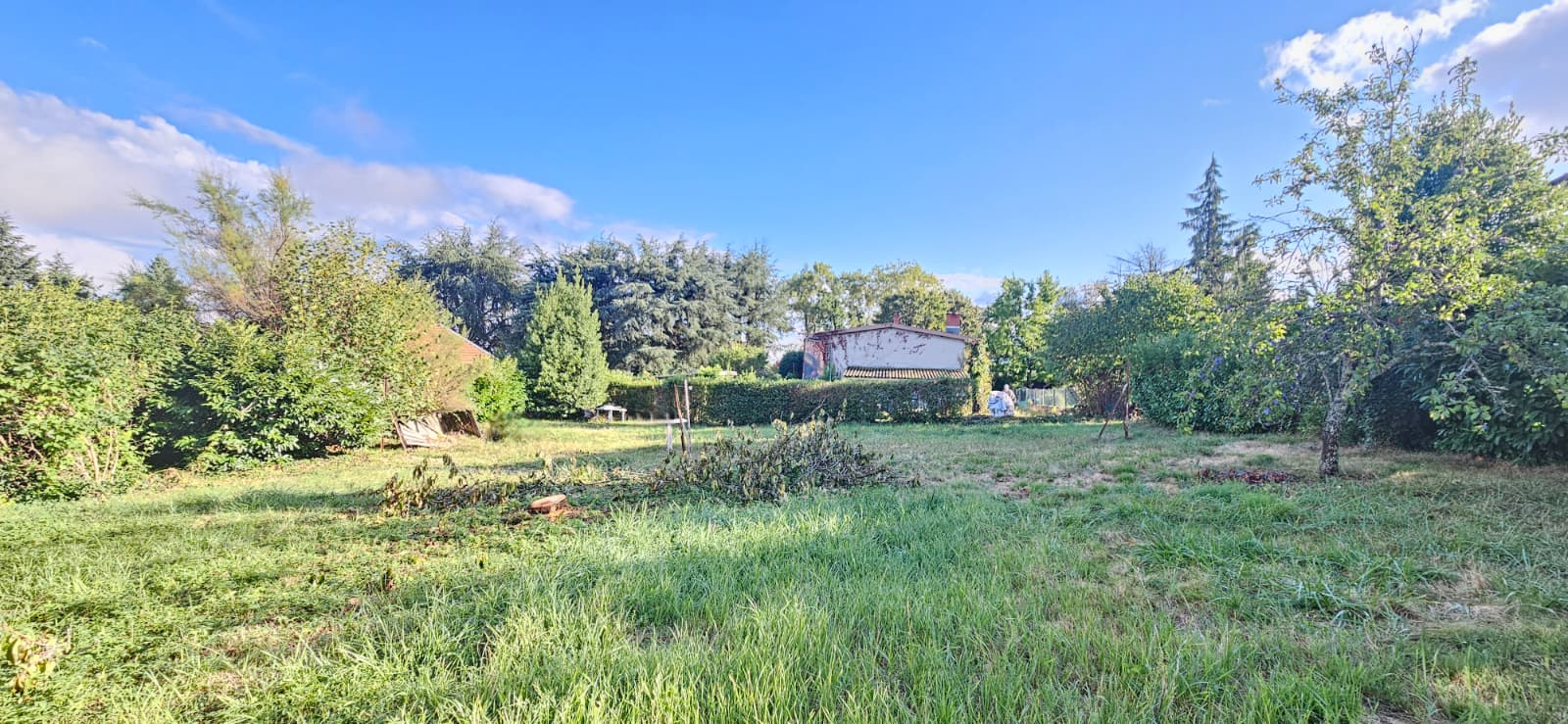 Terrain constructible 713 m²