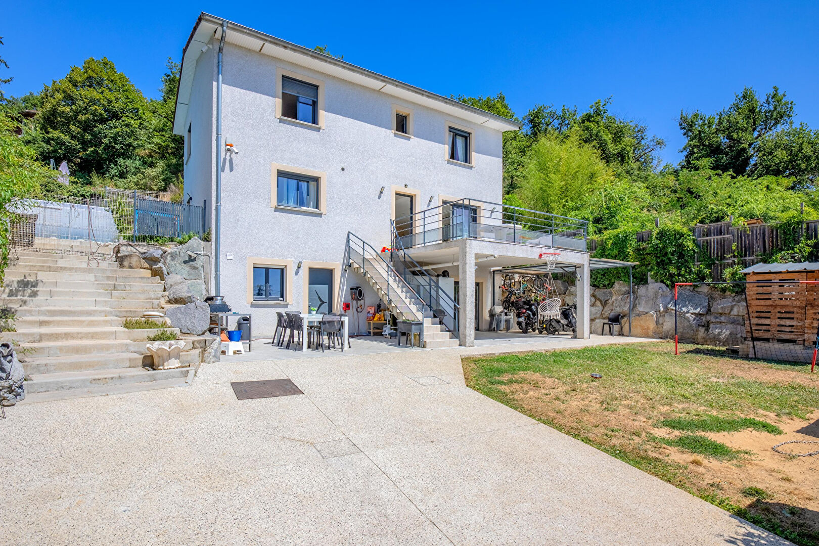 Maison familiale sur les hauteurs avec vue panoramique