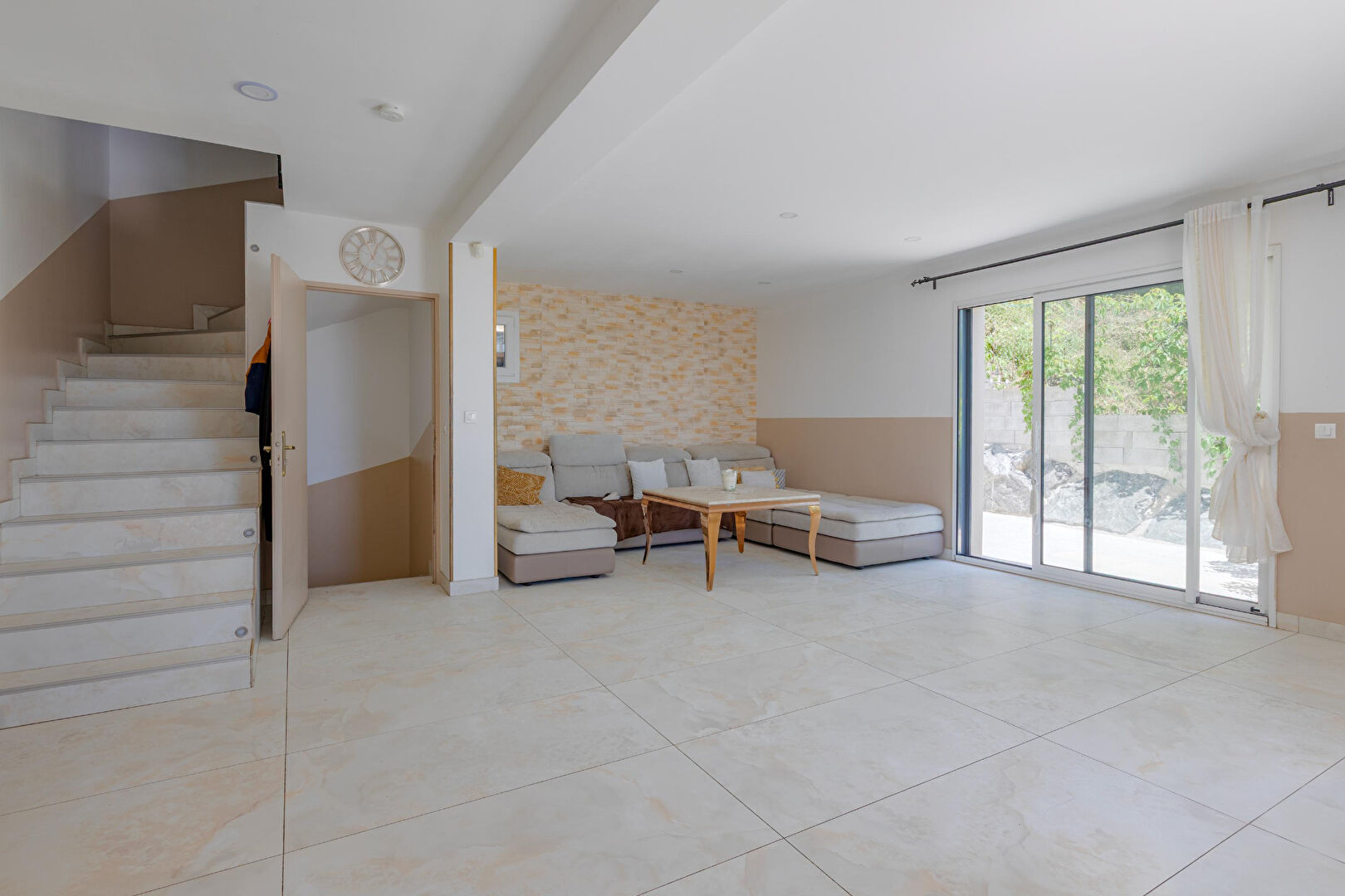 Photo Maison familiale sur les hauteurs avec vue panoramique image 3/6