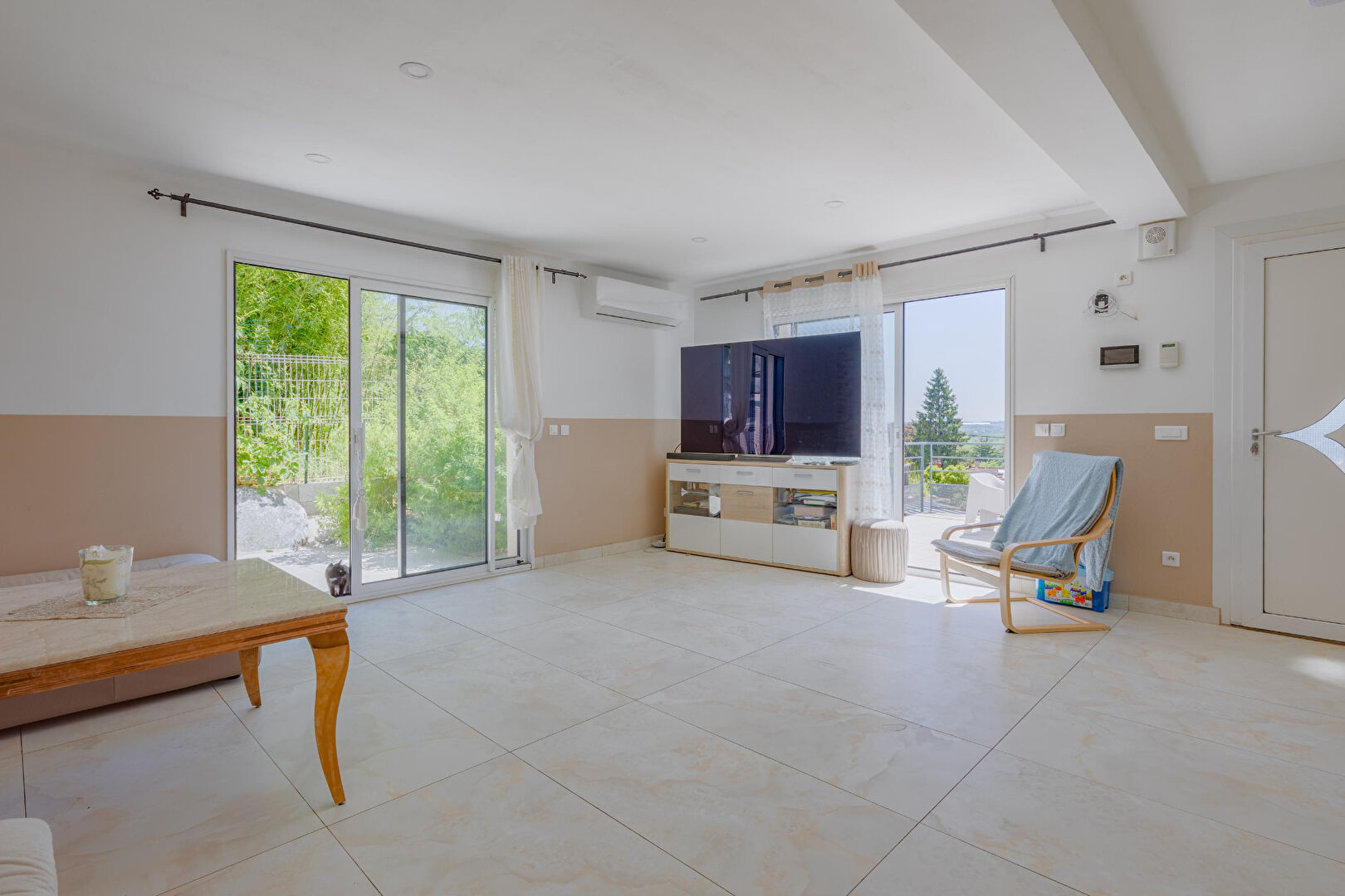 Photo Maison familiale sur les hauteurs avec vue panoramique image 6/6