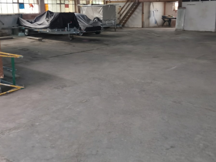 À vendre ? Local d'activité d'environ 500 m² avec grande hauteur sous plafond