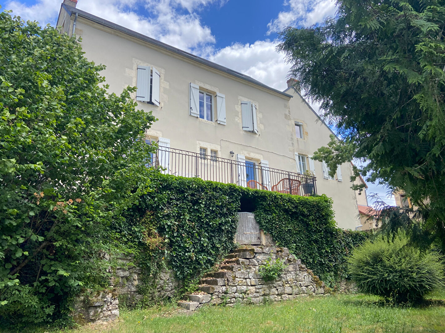 Belle et grande maison ancienne rénovée de 306 m² habitables en très bon état