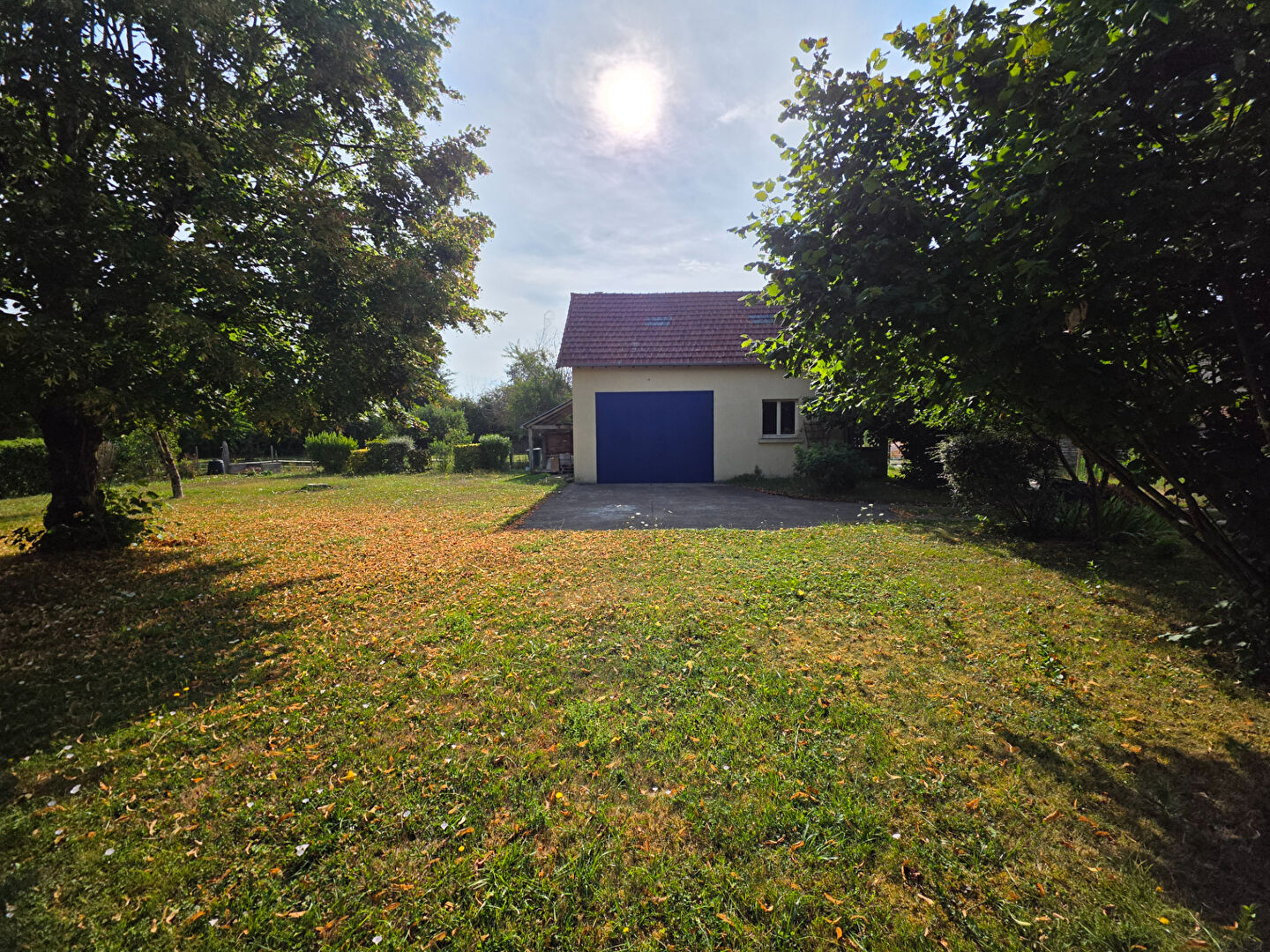 GARCHIZY ? GRAND GARAGE EN DUR AVEC MEZZANINE ? TERRAIN CONSTRUCTIBLE DE 852 M²