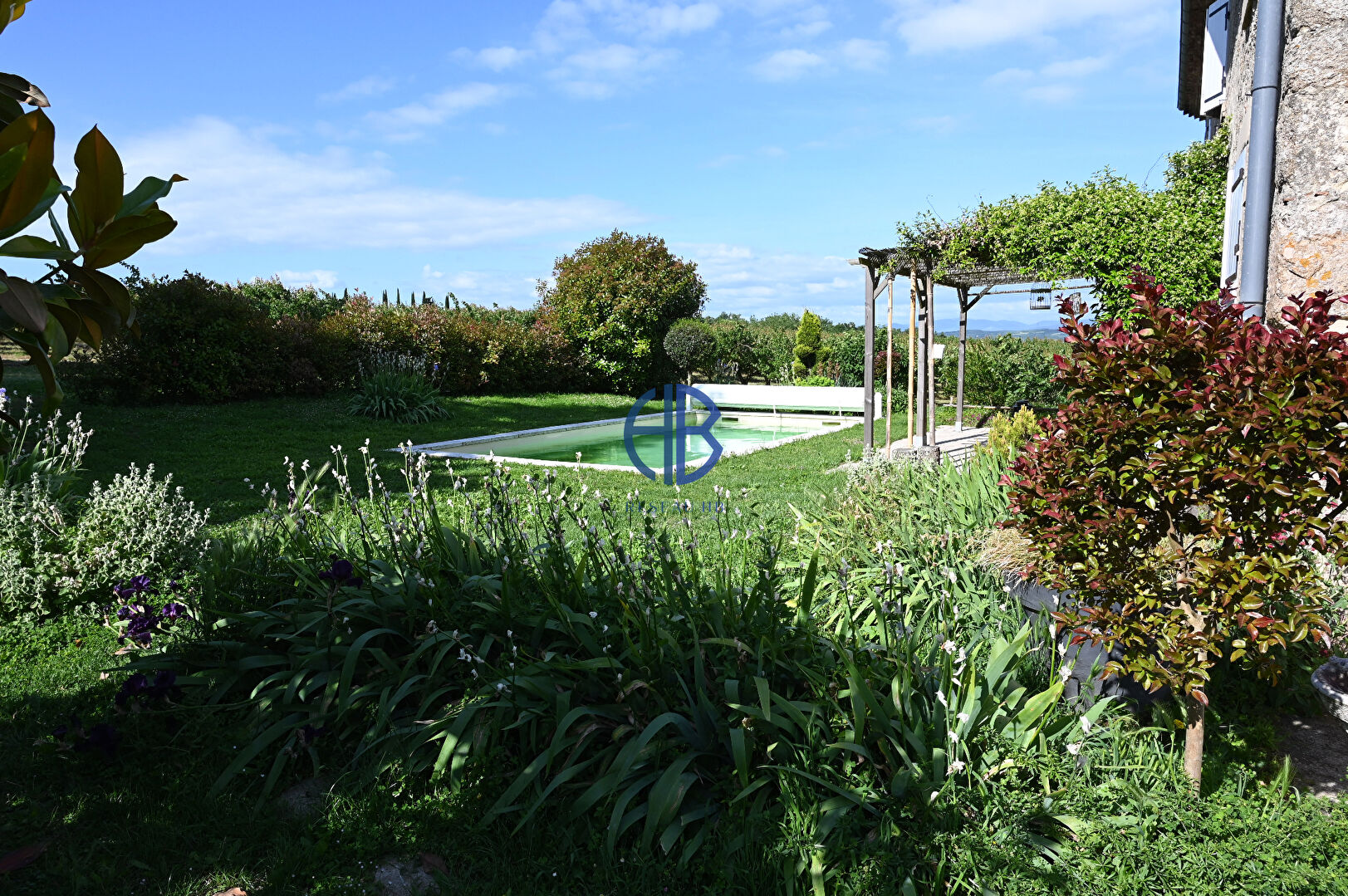 Photo MAISON EN PIERRES ENTIEREMENT RENOVEE - 287m2, 6-7 ch, terrain, piscine image 2/6