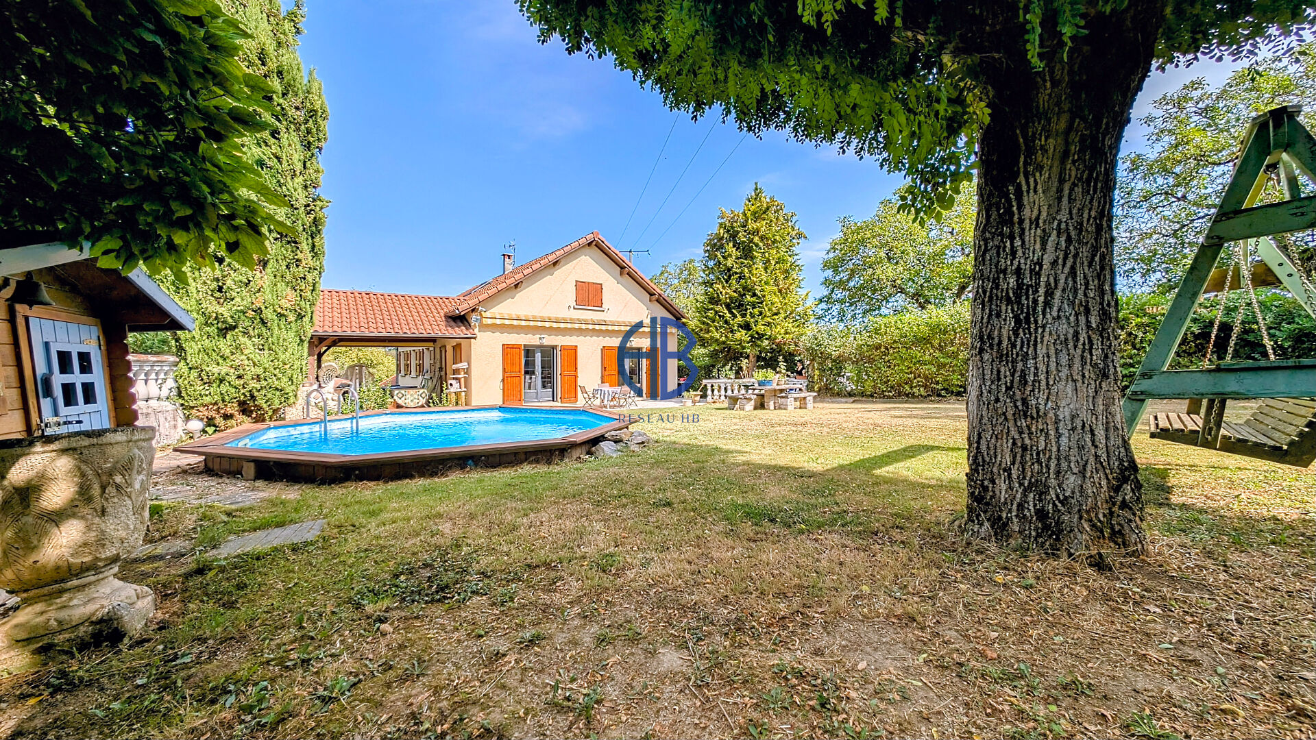 Photo Maison 200 m² au sol avec piscine et jardin sans vis-à-vis ? confort et tranquillité proche de Saint-Étienne-de-Saint-Geoirs image 2/6
