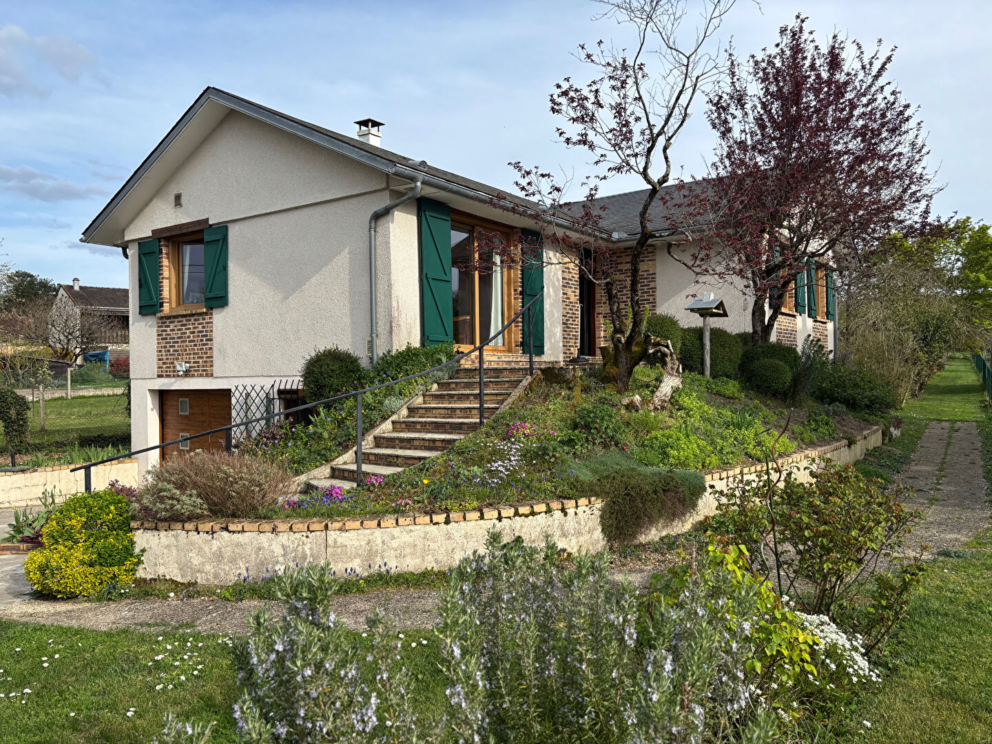 A VENDRE - POUGUES-LES-EAUX -  PAVILLON SUR SOUS-SOL - 3 CHAMBRES