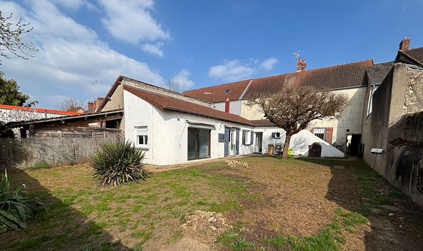 A VENDRE - FOURCHAMBAULT - Immeuble Fourchambault 3 appartements + 1 Maison