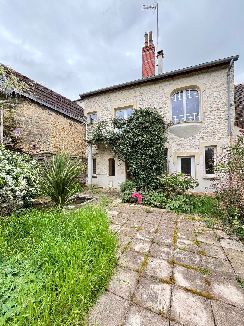 EN VENTE NEVERS MAISON D'EXCEPTION  5 CHAMBRES + STUDIO
