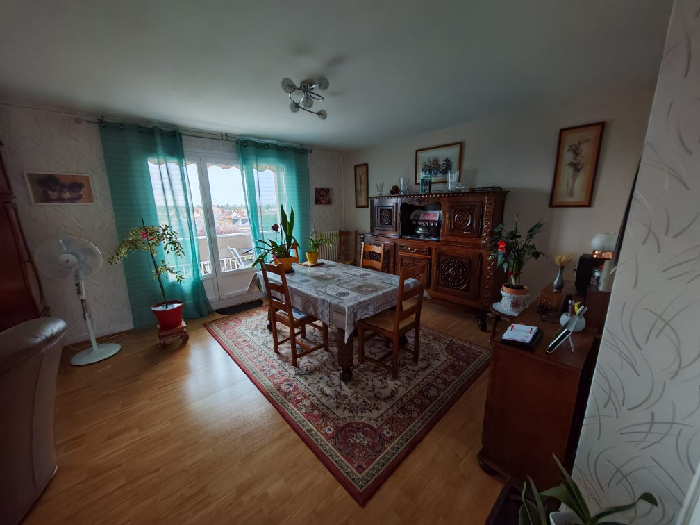 Photo EN VENTE FOURCHAMBAULT  APPARTEMENT 2 CHAMBRES AVEC ASCENSEUR , CAVE ET PARKING image 3/6