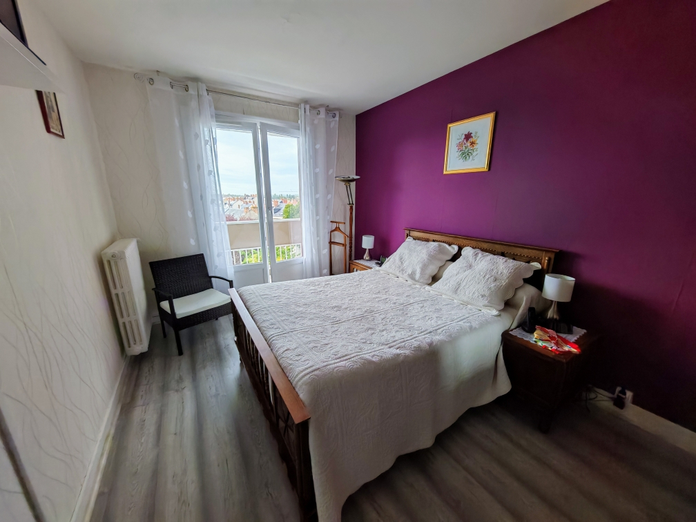 Photo EN VENTE FOURCHAMBAULT  APPARTEMENT 2 CHAMBRES AVEC ASCENSEUR , CAVE ET PARKING image 5/6