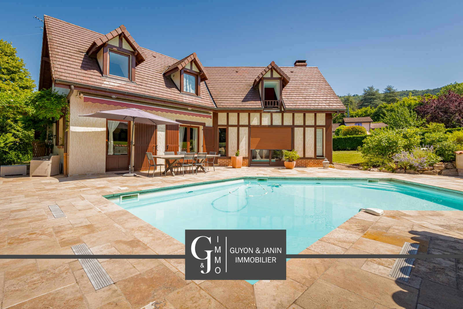 Maison de caractère - 7 pièces - 248 m² - Centre de Ceyzériat
