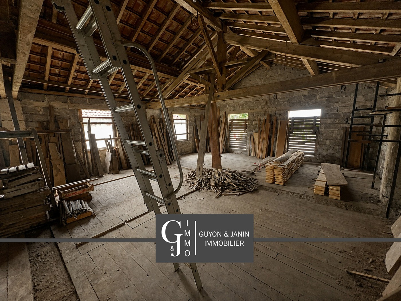 ATELIER 314 M² - FORT POTENTIEL - CENTRE DE SAINT-ÉTIENNE-DU-BOIS