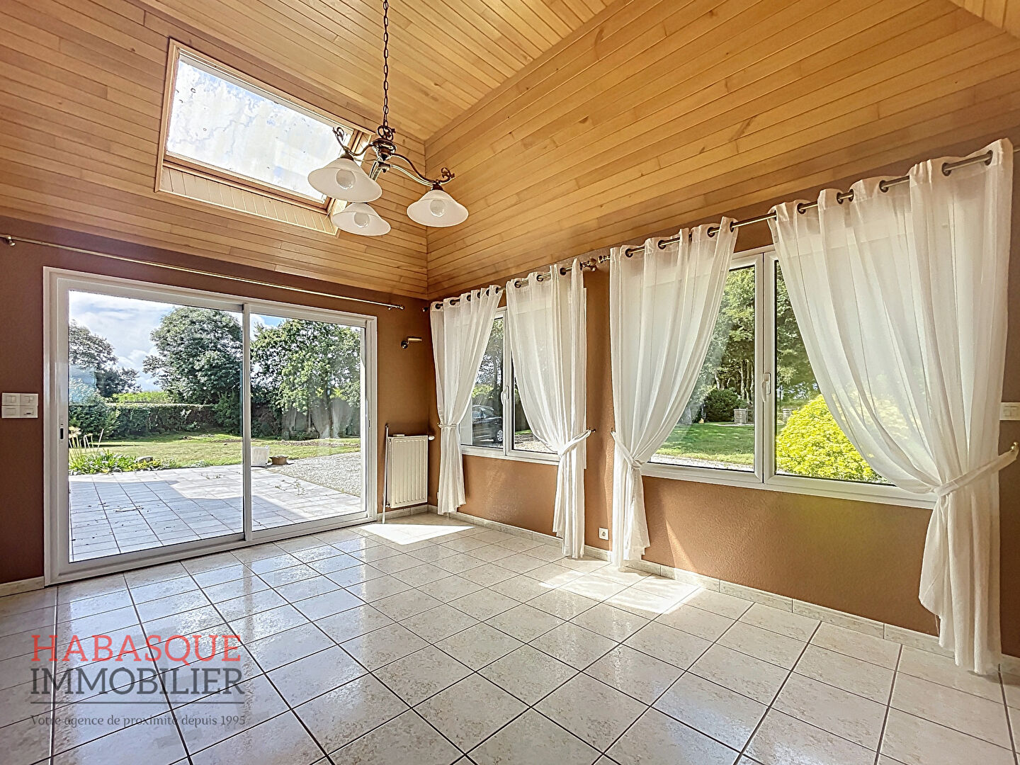 Maison à louer à Plouvien - 7 pièces, 5 chambres, 159 m²