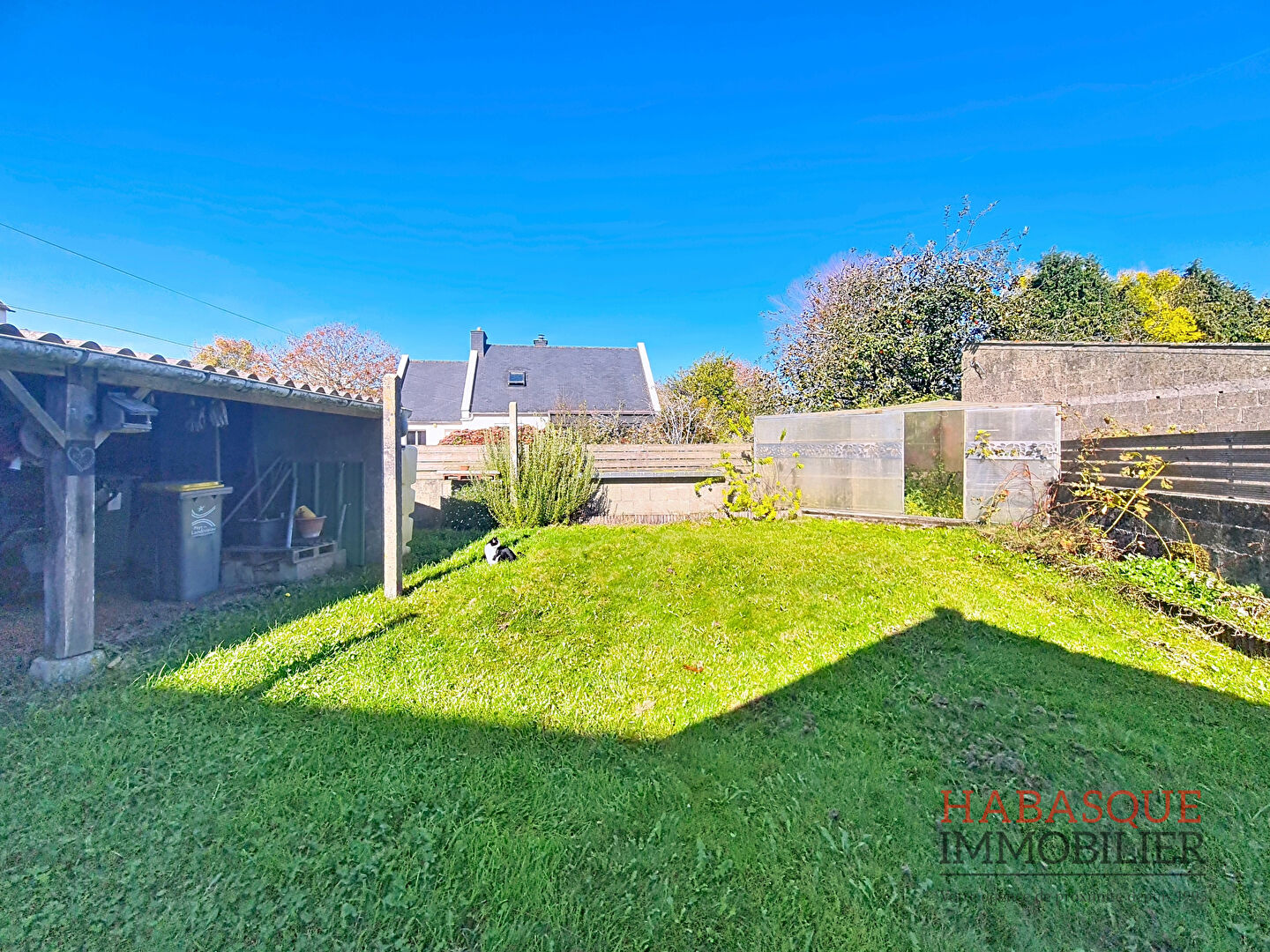 Maison à vendre à Sizun - 5 pièces, 2 chambres, très bon état