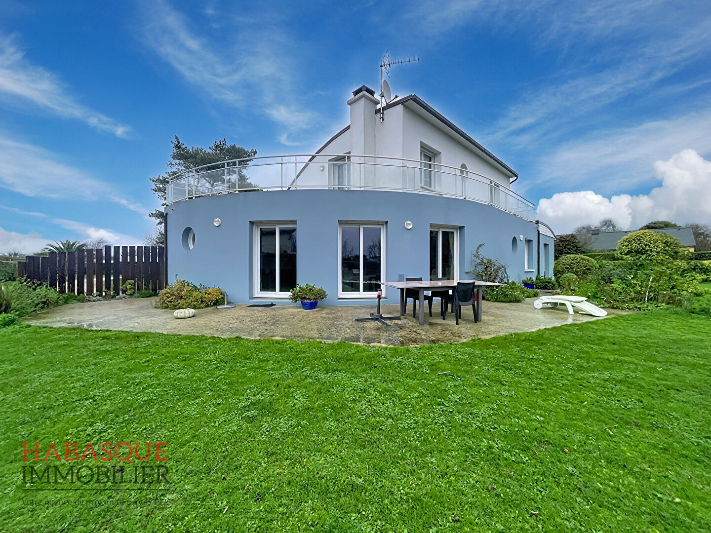 Maison à louer à Tréflez - 7 pièces, 5 chambres, bord de mer
