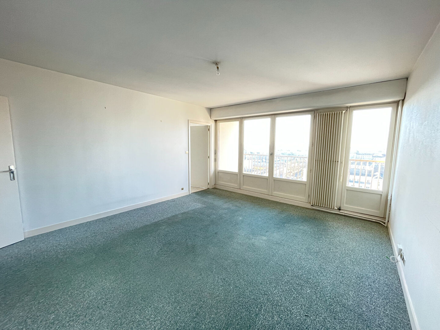 Photo Appartement 2 pièces 68m² Palais de Justices/Jeanne d'Arc image 3/6