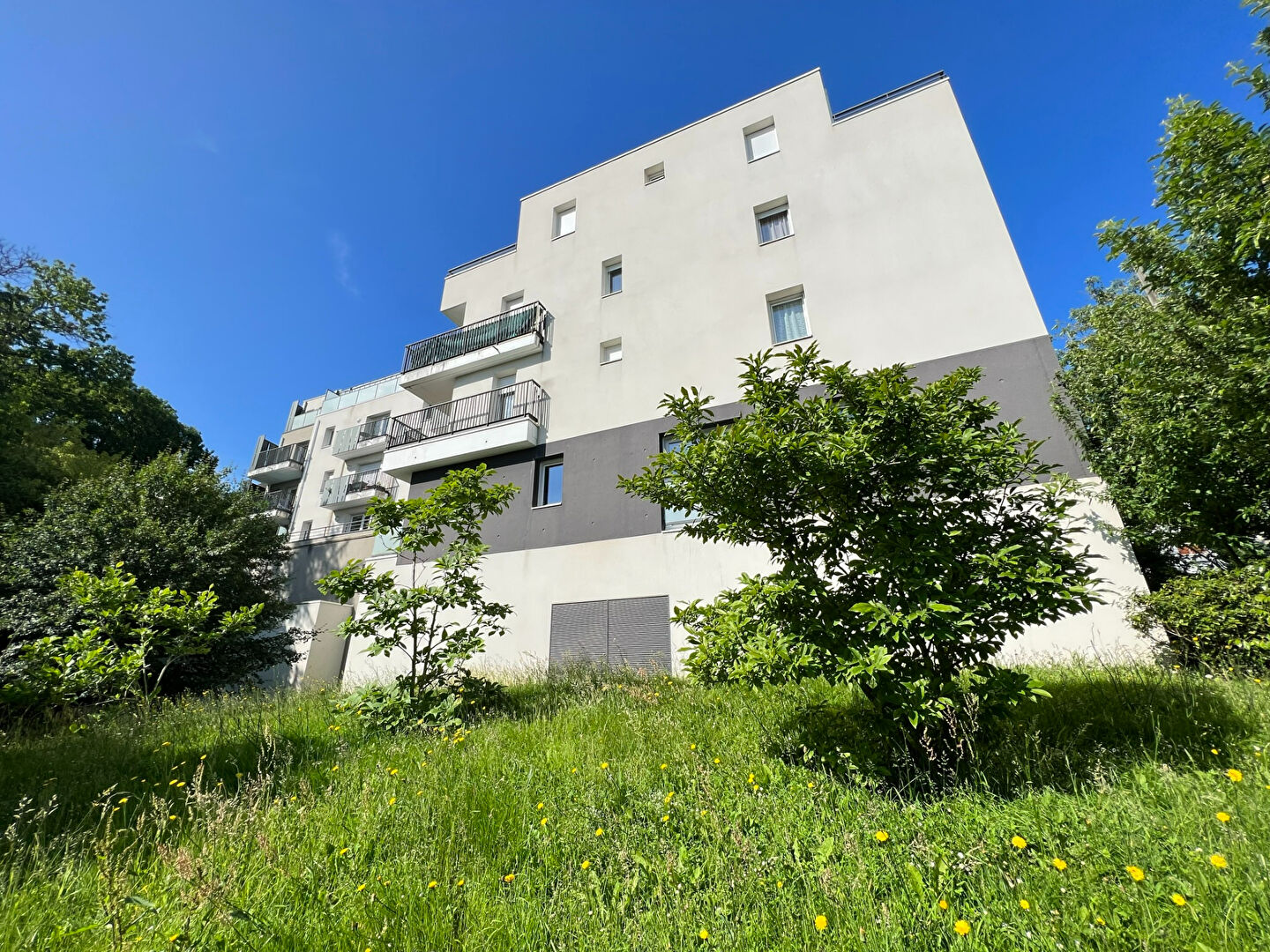 Appartement Nantes SCHUMAN ( proche du bois du Cens et du Pôle Universitaire)Type 2-39m²-Balcon-Ascenseur-trés bon état.