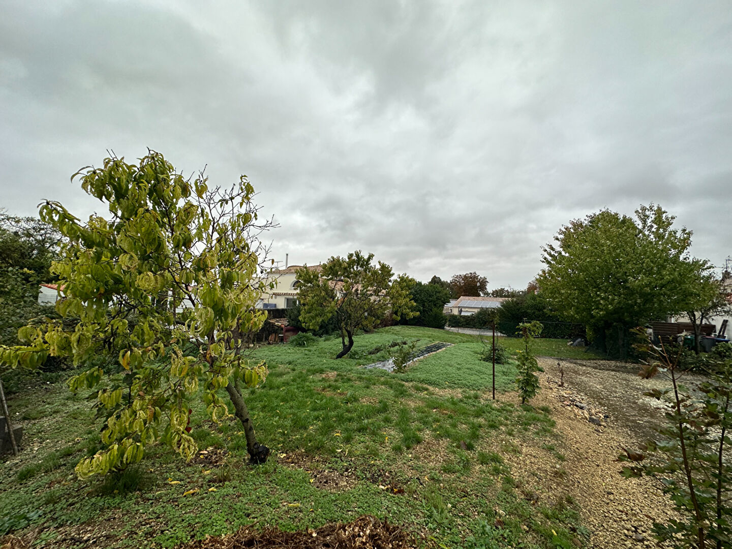 Photo Terrain de 724 m2 à 15 km de La Rochelle image 2/3