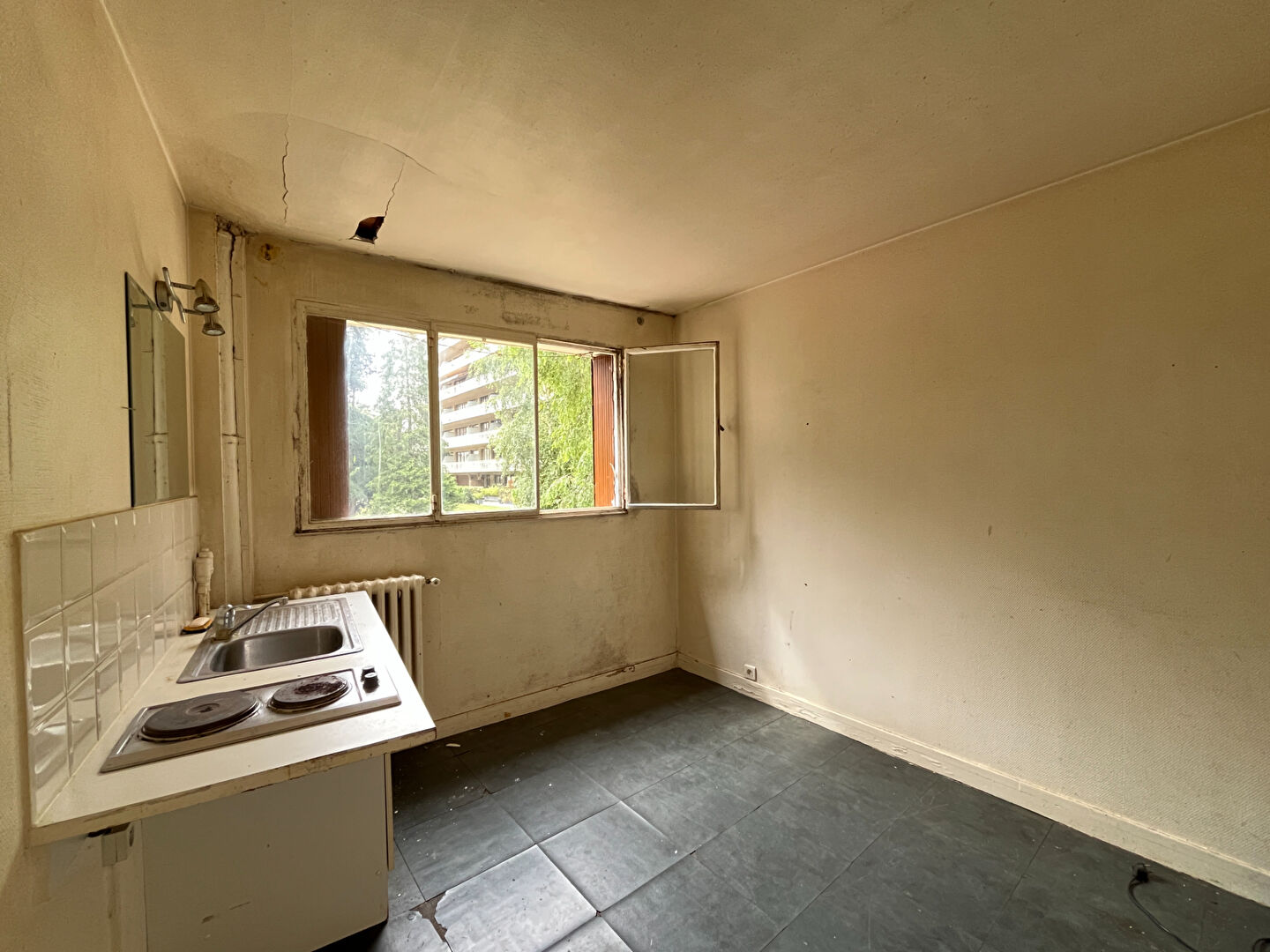 Chambre de service - 9.34 m2 / SAINT CLOUD VAL D'OR